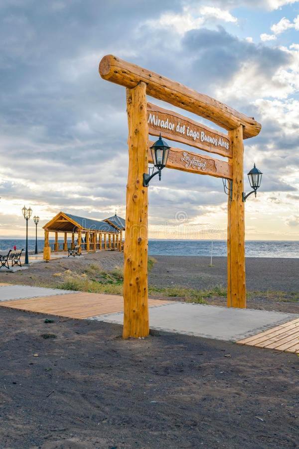 Casa Costanera Lago Buenos Aires, Los Antiguos Villa Exterior foto